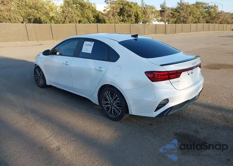 2022 Kia Forte Gt-Line z USA, uszkodzony, nr VIN 3KPF54AD7NE437805